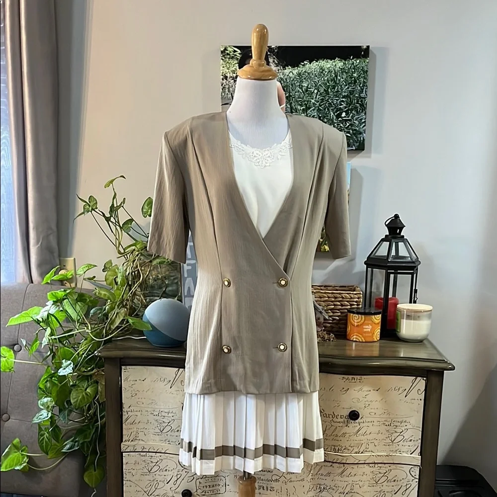 VINTAGE DAWN JOY DOUBLE BREASTED JACKET AND PLEATED SKIRT SET TAN WHITE SIZE 6 - Picture 7 of 17
